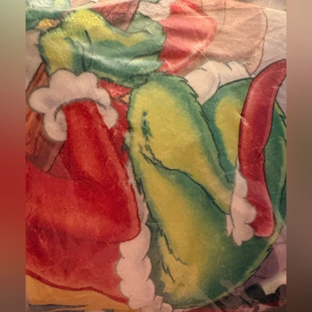 Dr. Seuss The Grinch Holiday Throw Blanket – Green/Red Plaid